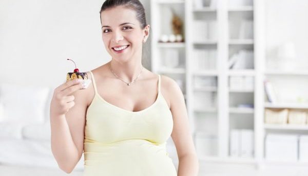 妊娠初期に甘いものを食べ過ぎると起こる悪影響