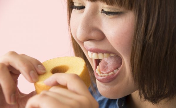 お菓子の食べ過ぎはNG！太る原因と対処の仕方